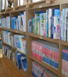 マリンピア神戸さかなの学校の図書コーナー