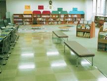 こべっこランド（神戸市総合児童センター）の図書コーナー
